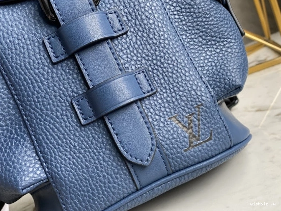 WIS XS CHRISTOPHER LOUIS VUITTON 0205